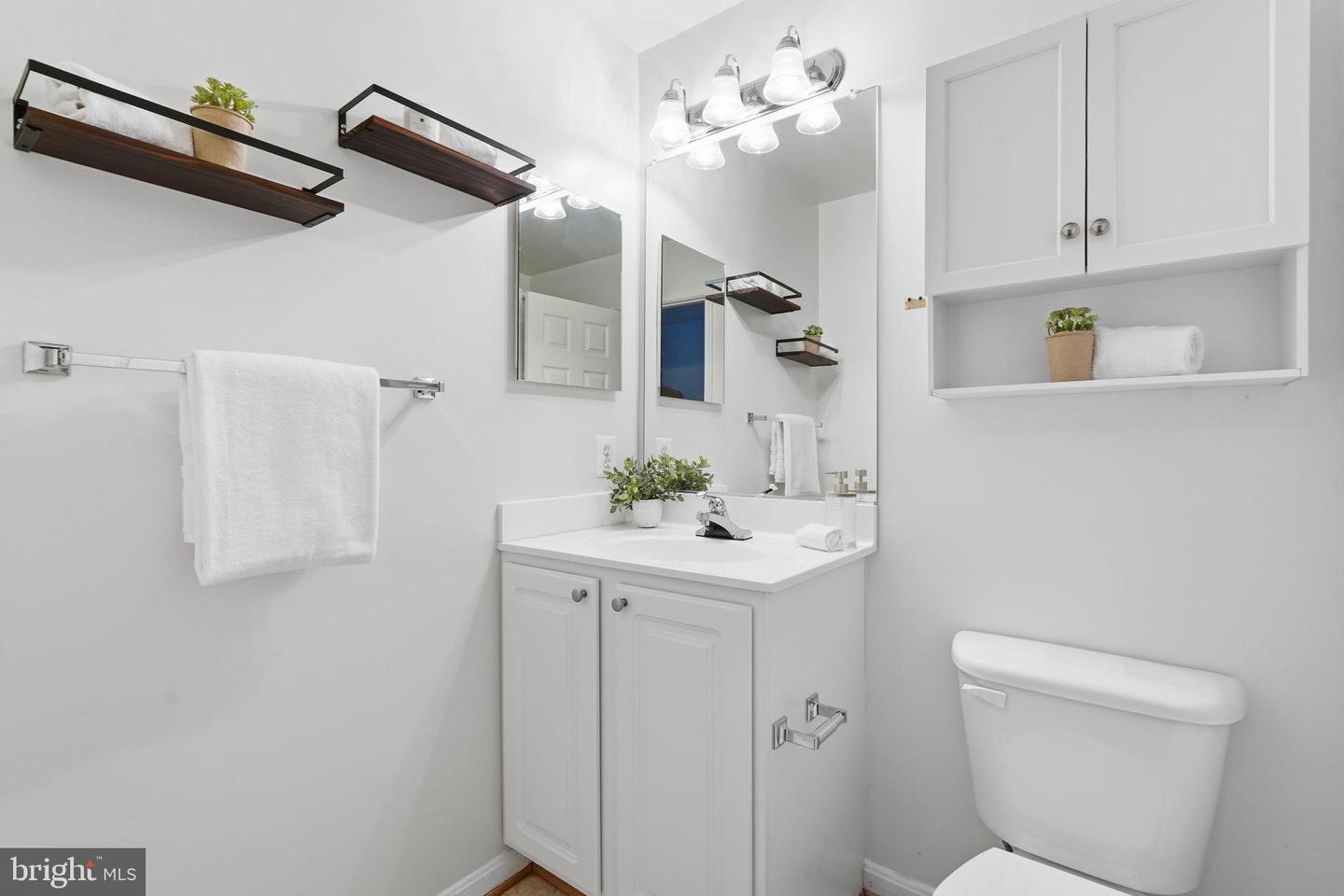 22987 FONTWELL SQ, STERLING, Virginia 20166, 3 Bedrooms Bedrooms, 9 Rooms Rooms,2 BathroomsBathrooms,Residential,For sale,22987 FONTWELL SQ,VALO2116238 MLS # VALO2116238