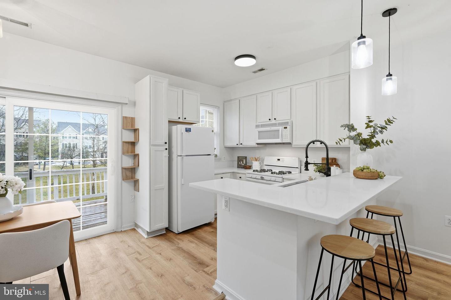 22987 FONTWELL SQ, STERLING, Virginia 20166, 3 Bedrooms Bedrooms, 9 Rooms Rooms,2 BathroomsBathrooms,Residential,For sale,22987 FONTWELL SQ,VALO2116238 MLS # VALO2116238