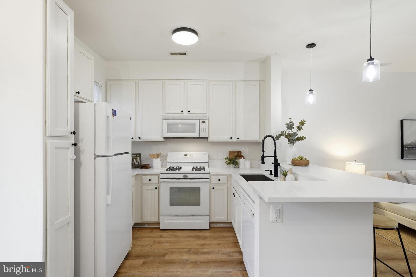 22987 FONTWELL SQ, STERLING, Virginia 20166, 3 Bedrooms Bedrooms, 9 Rooms Rooms,2 BathroomsBathrooms,Residential,For sale,22987 FONTWELL SQ,VALO2116238 MLS # VALO2116238