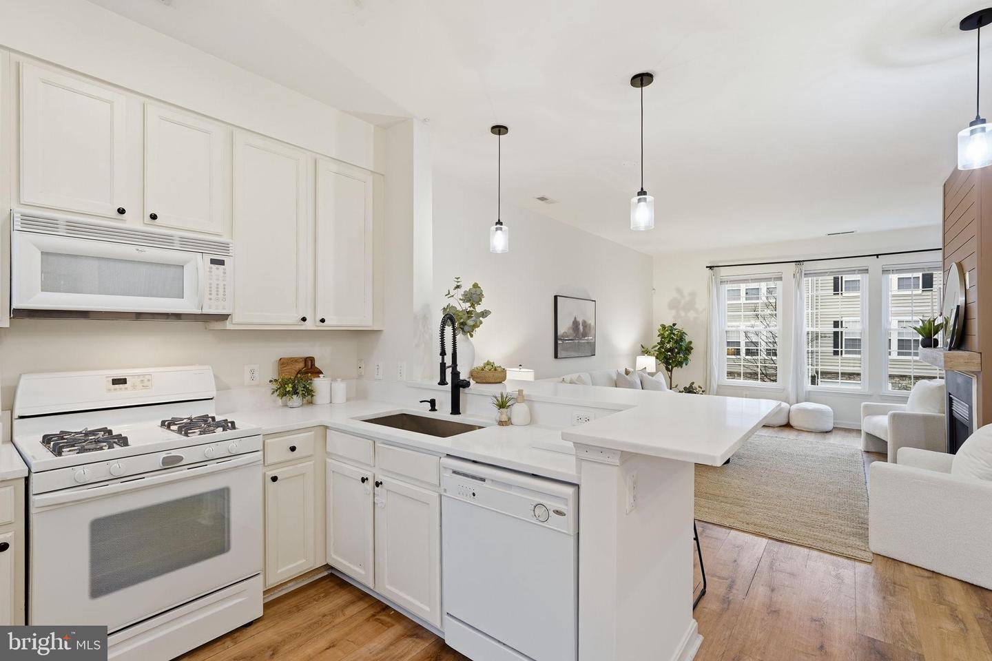 22987 FONTWELL SQ, STERLING, Virginia 20166, 3 Bedrooms Bedrooms, 9 Rooms Rooms,2 BathroomsBathrooms,Residential,For sale,22987 FONTWELL SQ,VALO2116238 MLS # VALO2116238