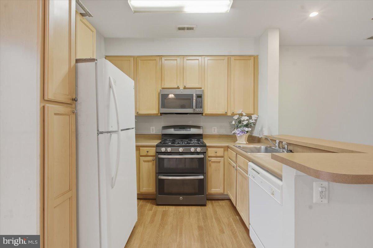 23142 BLACKTHORN SQ, STERLING, Virginia 20166, 3 Bedrooms Bedrooms, ,3 BathroomsBathrooms,Residential,For sale,23142 BLACKTHORN SQ,VALO2116244 MLS # VALO2116244