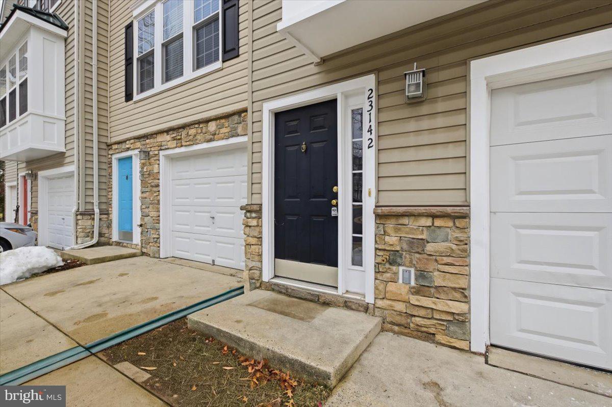 23142 BLACKTHORN SQ, STERLING, Virginia 20166, 3 Bedrooms Bedrooms, ,3 BathroomsBathrooms,Residential,For sale,23142 BLACKTHORN SQ,VALO2116244 MLS # VALO2116244