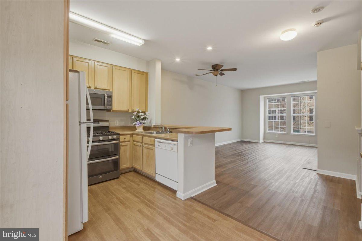 23142 BLACKTHORN SQ, STERLING, Virginia 20166, 3 Bedrooms Bedrooms, ,3 BathroomsBathrooms,Residential,For sale,23142 BLACKTHORN SQ,VALO2116244 MLS # VALO2116244