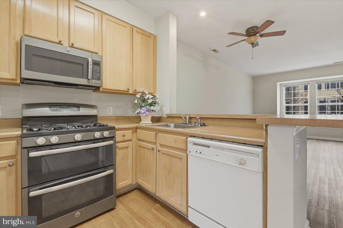 23142 BLACKTHORN SQ, STERLING, Virginia 20166, 3 Bedrooms Bedrooms, ,3 BathroomsBathrooms,Residential,For sale,23142 BLACKTHORN SQ,VALO2116244 MLS # VALO2116244