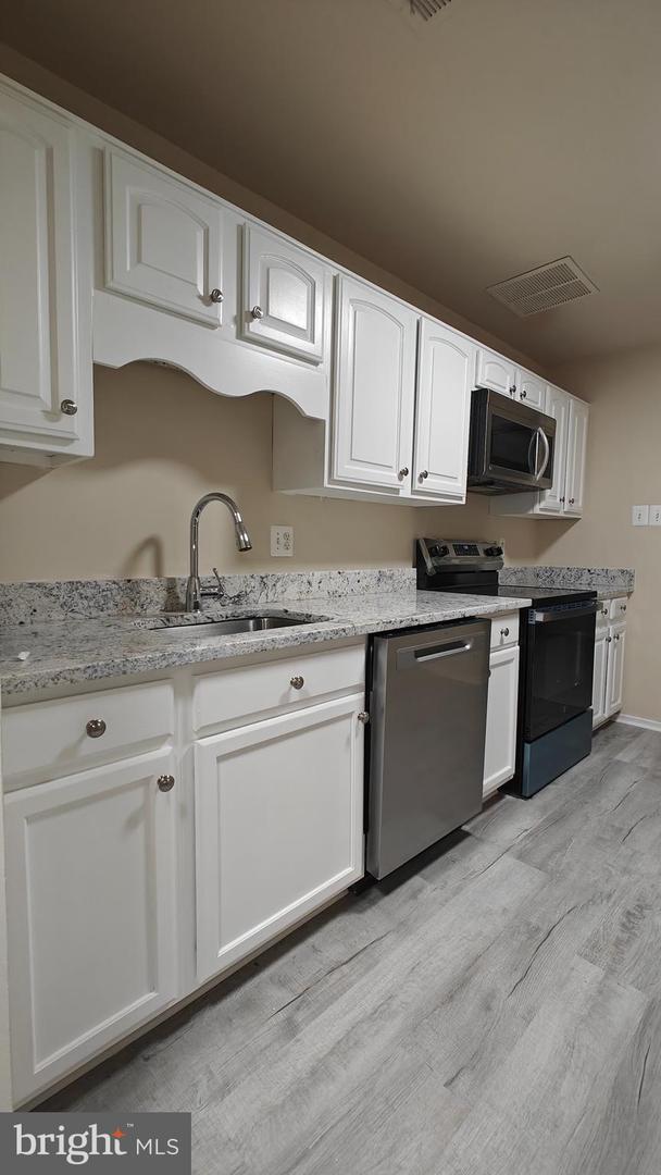 503 FLORIDA AVE #203, HERNDON, Virginia 20170, 2 Bedrooms Bedrooms, ,2 BathroomsBathrooms,Residential,For sale,503 FLORIDA AVE #203,VAFX2291862 MLS # VAFX2291862