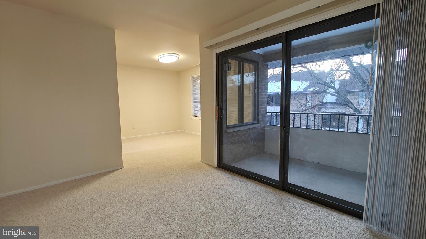 503 FLORIDA AVE #203, HERNDON, Virginia 20170, 2 Bedrooms Bedrooms, ,2 BathroomsBathrooms,Residential,For sale,503 FLORIDA AVE #203,VAFX2291862 MLS # VAFX2291862