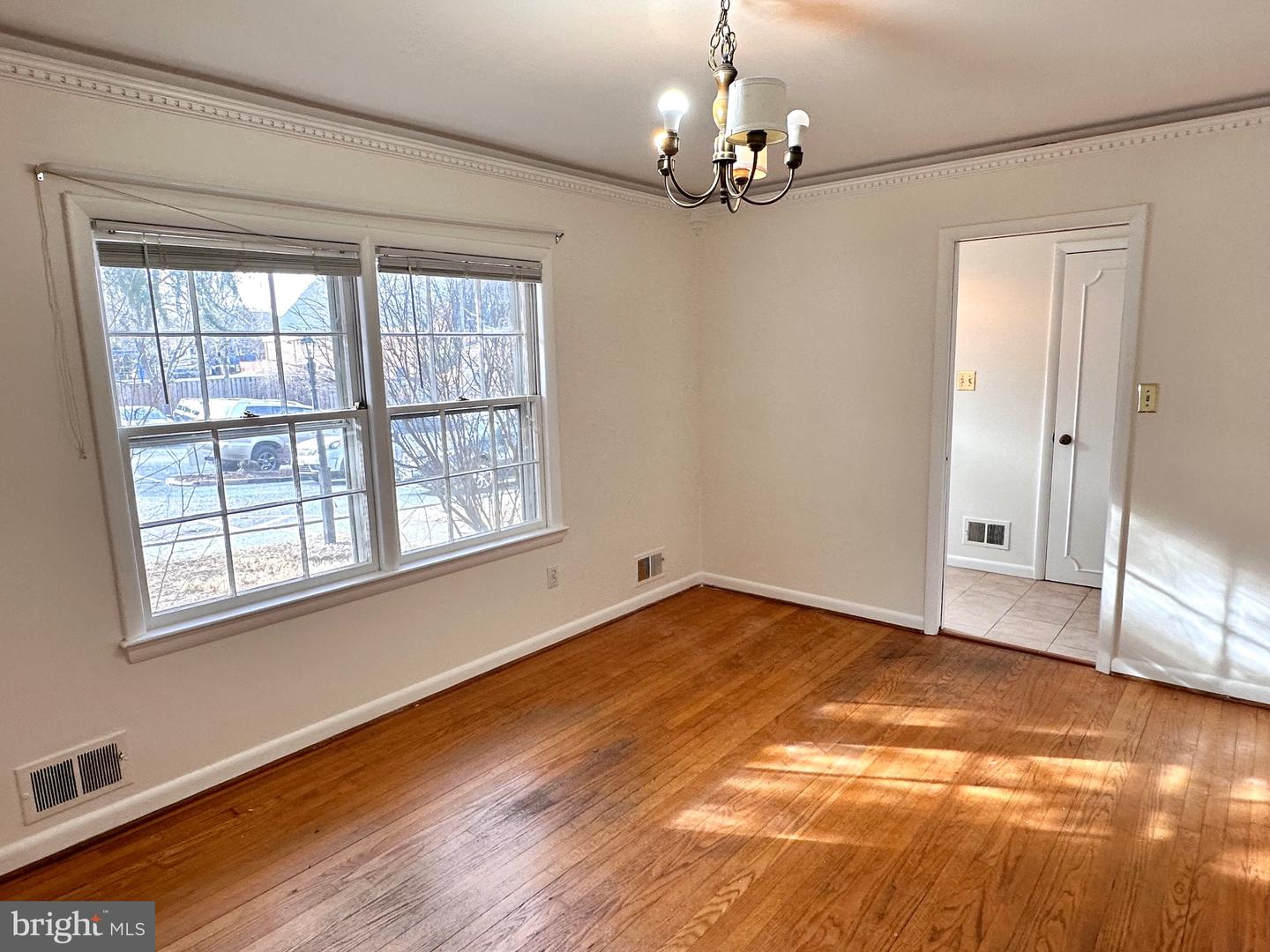 922 S GEORGE MASON DR, ARLINGTON, Virginia 22204, 3 Bedrooms Bedrooms, ,2 BathroomsBathrooms,Residential,For sale,922 S GEORGE MASON DR,VAAR2069042 MLS # VAAR2069042