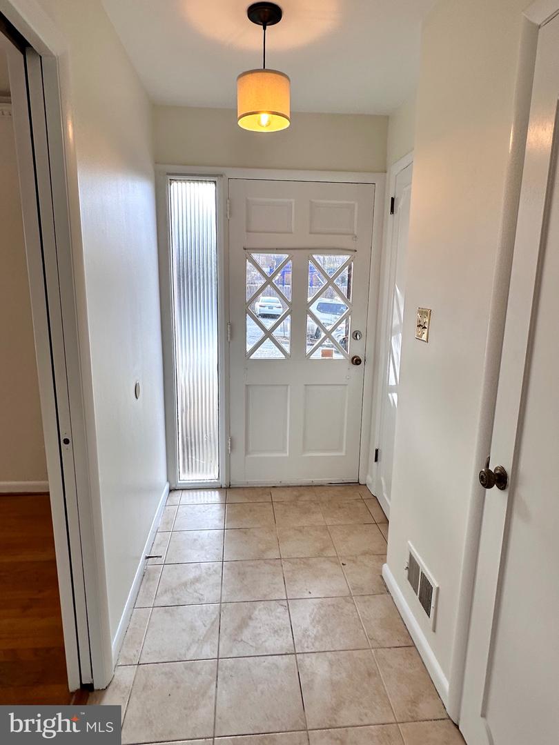 922 S GEORGE MASON DR, ARLINGTON, Virginia 22204, 3 Bedrooms Bedrooms, ,2 BathroomsBathrooms,Residential,For sale,922 S GEORGE MASON DR,VAAR2069042 MLS # VAAR2069042