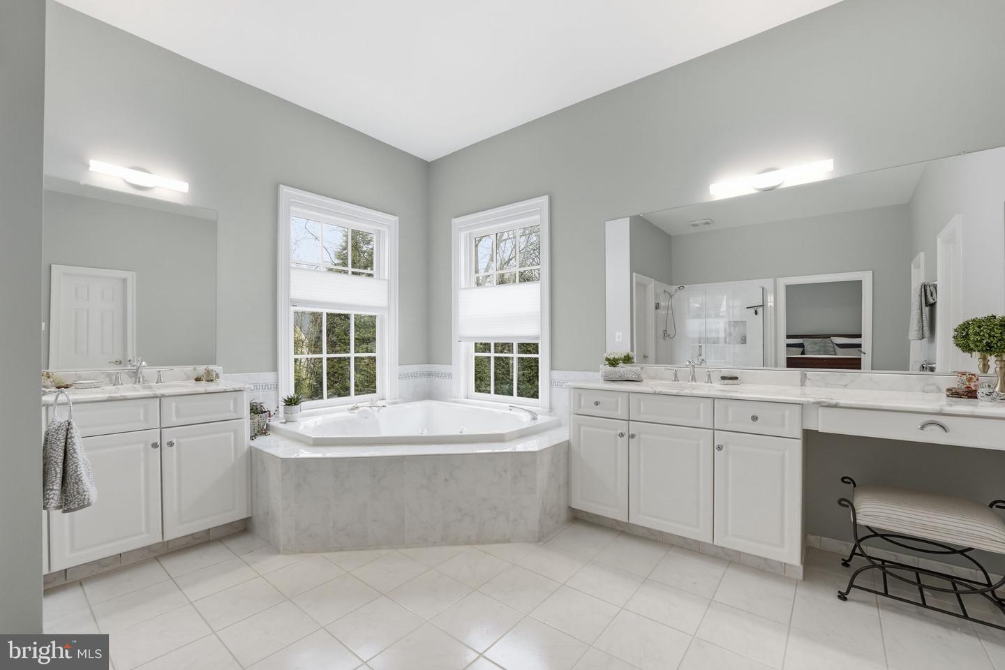 9874 PALACE GREEN WAY, VIENNA, Virginia 22181, 5 Bedrooms Bedrooms, ,5 BathroomsBathrooms,Residential,For sale,9874 PALACE GREEN WAY,VAFX2291736 MLS # VAFX2291736 9874 PALACE GREEN WAY, VIENNA, Virginia 22181, 5 Bedrooms Bedrooms, ,5 BathroomsBathrooms,Residential,For sale,9874 PALACE GREEN WAY,VAFX2291736 MLS # VAFX2291736