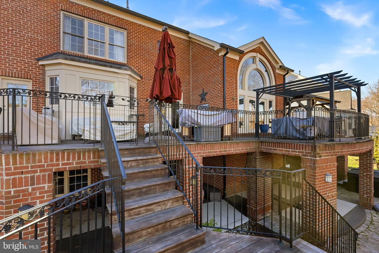 43312 CRYSTAL LAKE ST, LEESBURG, Virginia 20176, 5 Bedrooms Bedrooms, ,4 BathroomsBathrooms,Residential,For sale,43312 CRYSTAL LAKE ST,VALO2112340 MLS # VALO2112340