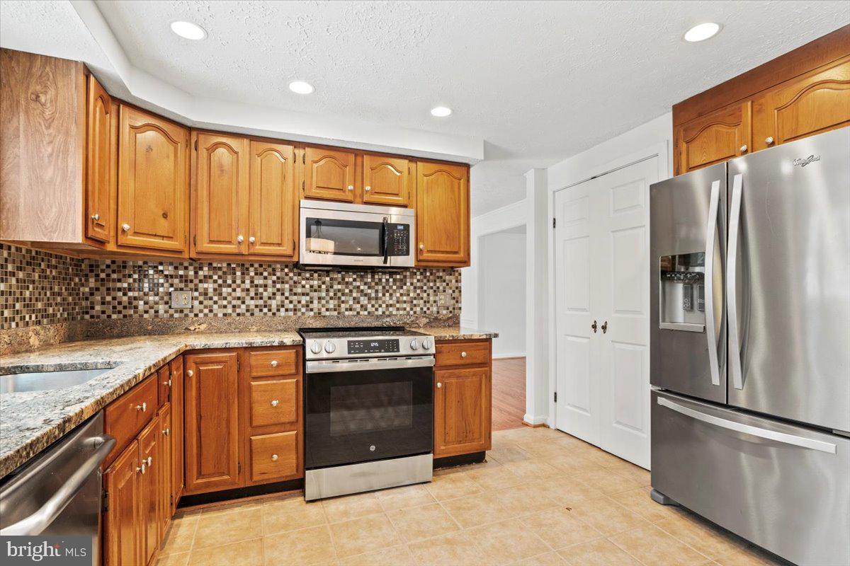 5711 HEMING AVE, SPRINGFIELD, Virginia 22151, 4 Bedrooms Bedrooms, ,3 BathroomsBathrooms,Residential,For sale,5711 HEMING AVE,VAFX2288470 MLS # VAFX2288470 5711 HEMING AVE, SPRINGFIELD, Virginia 22151, 4 Bedrooms Bedrooms, ,3 BathroomsBathrooms,Residential,For sale,5711 HEMING AVE,VAFX2288470 MLS # VAFX2288470