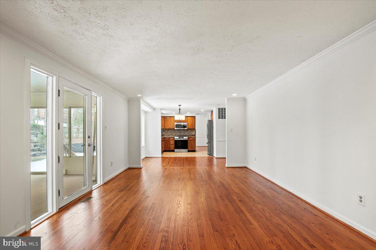 5711 HEMING AVE, SPRINGFIELD, Virginia 22151, 4 Bedrooms Bedrooms, ,3 BathroomsBathrooms,Residential,For sale,5711 HEMING AVE,VAFX2288470 MLS # VAFX2288470 5711 HEMING AVE, SPRINGFIELD, Virginia 22151, 4 Bedrooms Bedrooms, ,3 BathroomsBathrooms,Residential,For sale,5711 HEMING AVE,VAFX2288470 MLS # VAFX2288470