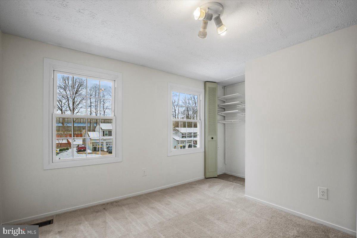 5711 HEMING AVE, SPRINGFIELD, Virginia 22151, 4 Bedrooms Bedrooms, ,3 BathroomsBathrooms,Residential,For sale,5711 HEMING AVE,VAFX2288470 MLS # VAFX2288470 5711 HEMING AVE, SPRINGFIELD, Virginia 22151, 4 Bedrooms Bedrooms, ,3 BathroomsBathrooms,Residential,For sale,5711 HEMING AVE,VAFX2288470 MLS # VAFX2288470