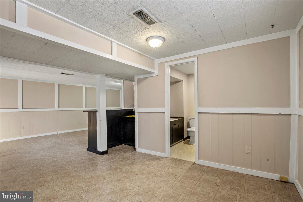 5711 HEMING AVE, SPRINGFIELD, Virginia 22151, 4 Bedrooms Bedrooms, ,3 BathroomsBathrooms,Residential,For sale,5711 HEMING AVE,VAFX2288470 MLS # VAFX2288470 5711 HEMING AVE, SPRINGFIELD, Virginia 22151, 4 Bedrooms Bedrooms, ,3 BathroomsBathrooms,Residential,For sale,5711 HEMING AVE,VAFX2288470 MLS # VAFX2288470