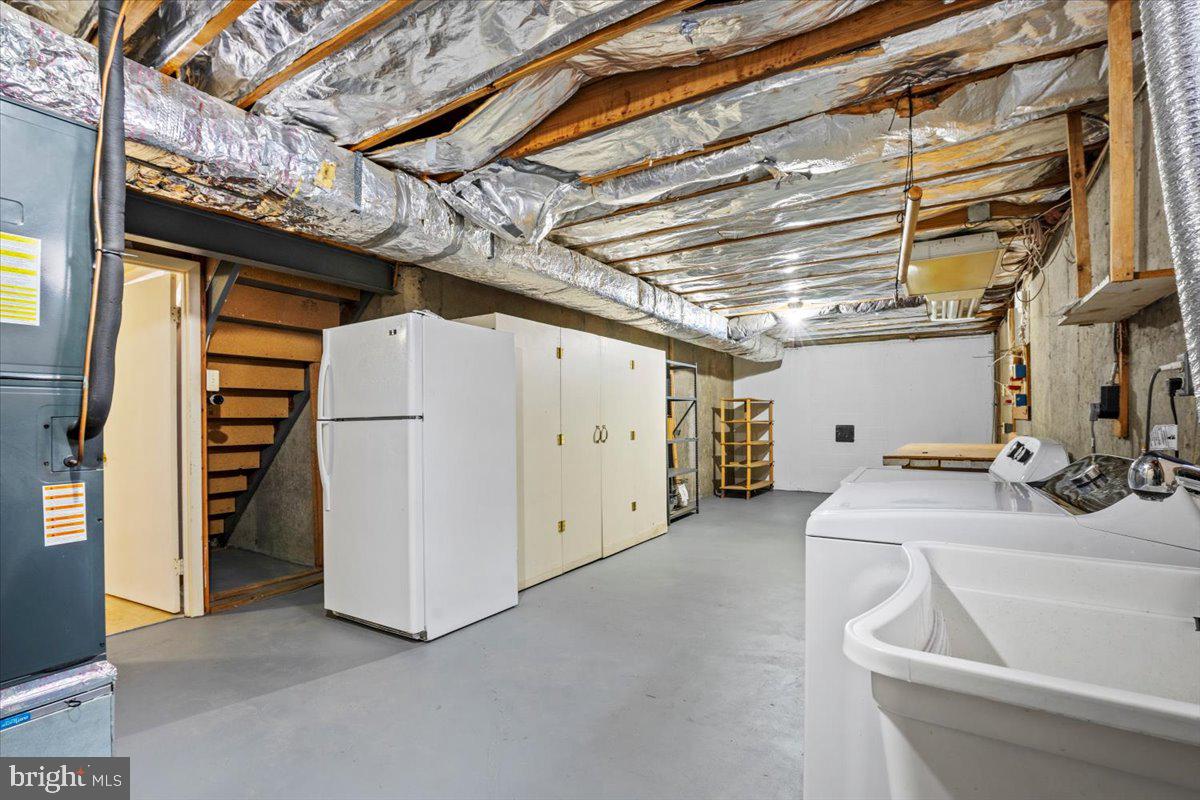 5711 HEMING AVE, SPRINGFIELD, Virginia 22151, 4 Bedrooms Bedrooms, ,3 BathroomsBathrooms,Residential,For sale,5711 HEMING AVE,VAFX2288470 MLS # VAFX2288470 5711 HEMING AVE, SPRINGFIELD, Virginia 22151, 4 Bedrooms Bedrooms, ,3 BathroomsBathrooms,Residential,For sale,5711 HEMING AVE,VAFX2288470 MLS # VAFX2288470