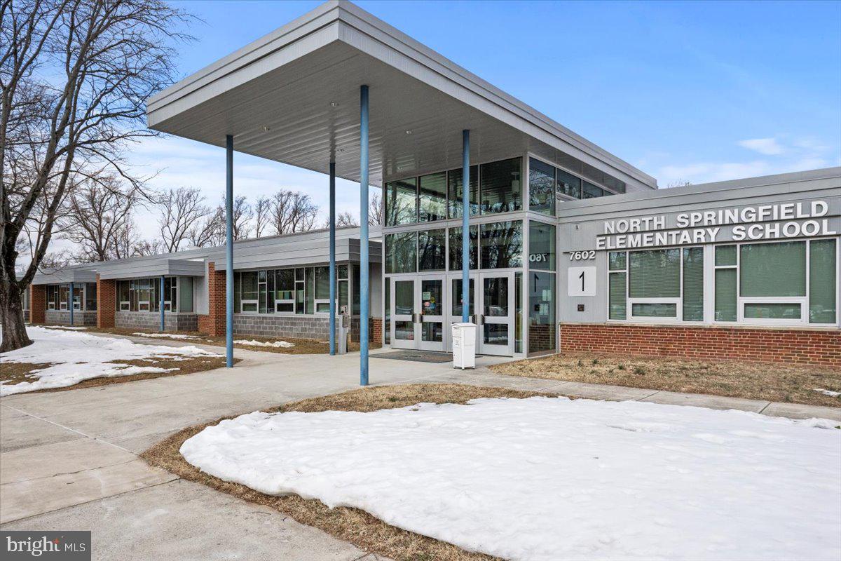 5711 HEMING AVE, SPRINGFIELD, Virginia 22151, 4 Bedrooms Bedrooms, ,3 BathroomsBathrooms,Residential,For sale,5711 HEMING AVE,VAFX2288470 MLS # VAFX2288470 5711 HEMING AVE, SPRINGFIELD, Virginia 22151, 4 Bedrooms Bedrooms, ,3 BathroomsBathrooms,Residential,For sale,5711 HEMING AVE,VAFX2288470 MLS # VAFX2288470