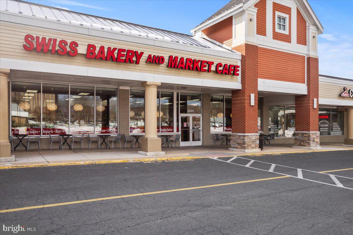 5711 HEMING AVE, SPRINGFIELD, Virginia 22151, 4 Bedrooms Bedrooms, ,3 BathroomsBathrooms,Residential,For sale,5711 HEMING AVE,VAFX2288470 MLS # VAFX2288470 5711 HEMING AVE, SPRINGFIELD, Virginia 22151, 4 Bedrooms Bedrooms, ,3 BathroomsBathrooms,Residential,For sale,5711 HEMING AVE,VAFX2288470 MLS # VAFX2288470