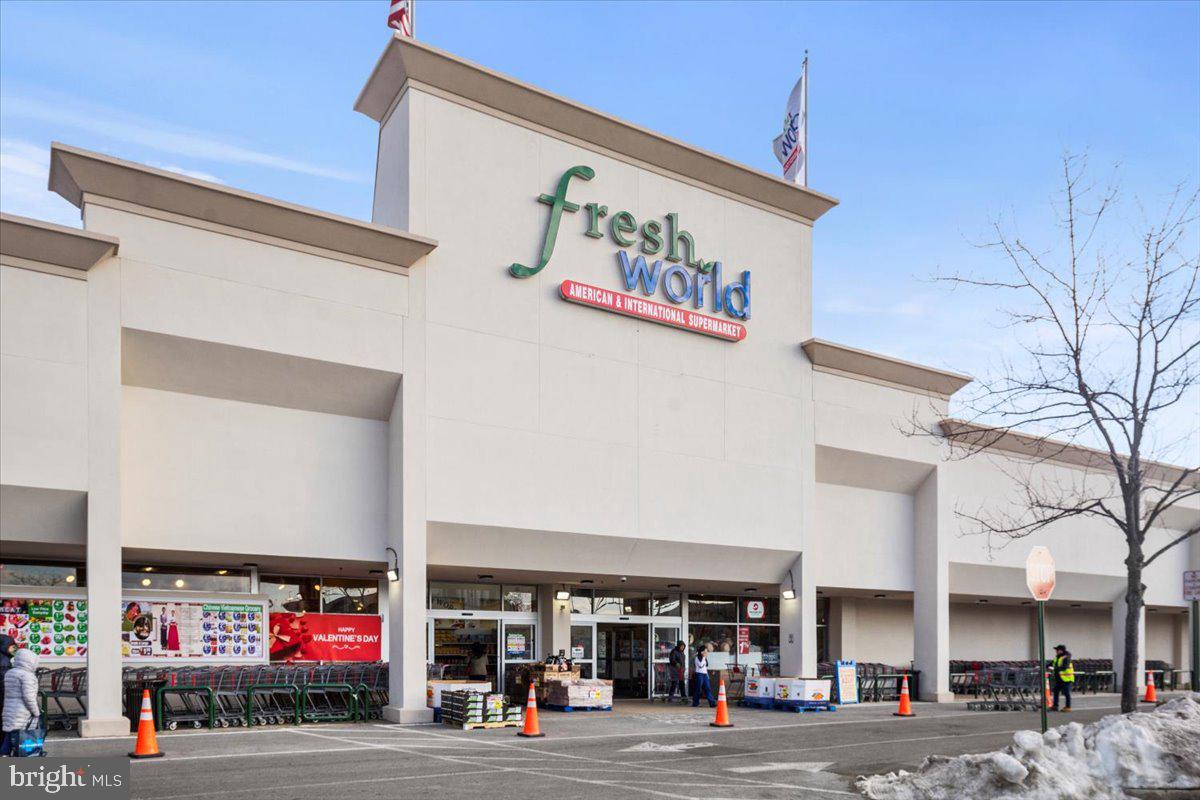 5711 HEMING AVE, SPRINGFIELD, Virginia 22151, 4 Bedrooms Bedrooms, ,3 BathroomsBathrooms,Residential,For sale,5711 HEMING AVE,VAFX2288470 MLS # VAFX2288470 5711 HEMING AVE, SPRINGFIELD, Virginia 22151, 4 Bedrooms Bedrooms, ,3 BathroomsBathrooms,Residential,For sale,5711 HEMING AVE,VAFX2288470 MLS # VAFX2288470