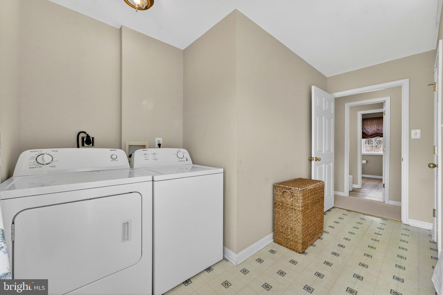 11530 JOHN MARSHALL HWY, MARKHAM, Virginia 22643, 3 Bedrooms Bedrooms, 10 Rooms Rooms,3 BathroomsBathrooms,Residential,For sale,11530 JOHN MARSHALL HWY,VAFQ2020498 MLS # VAFQ2020498