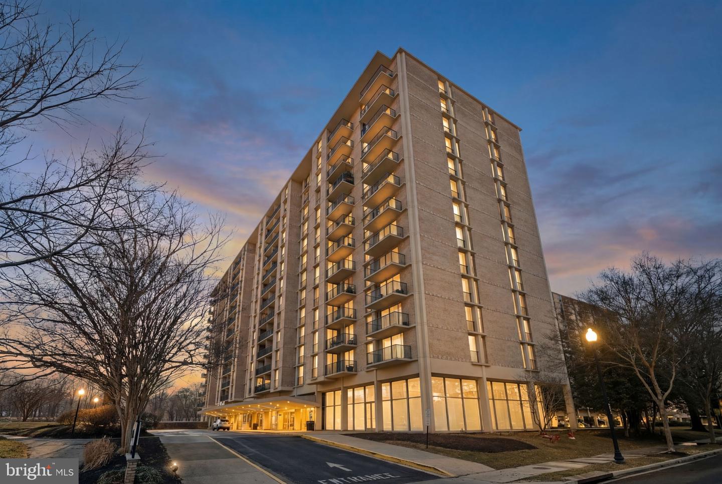 4600 S FOUR MILE RUN DR #927, ARLINGTON, Virginia 22204, 2 Bedrooms Bedrooms, ,1 BathroomBathrooms,Residential,For sale,4600 S FOUR MILE RUN DR #927,VAAR2068788 MLS # VAAR2068788
