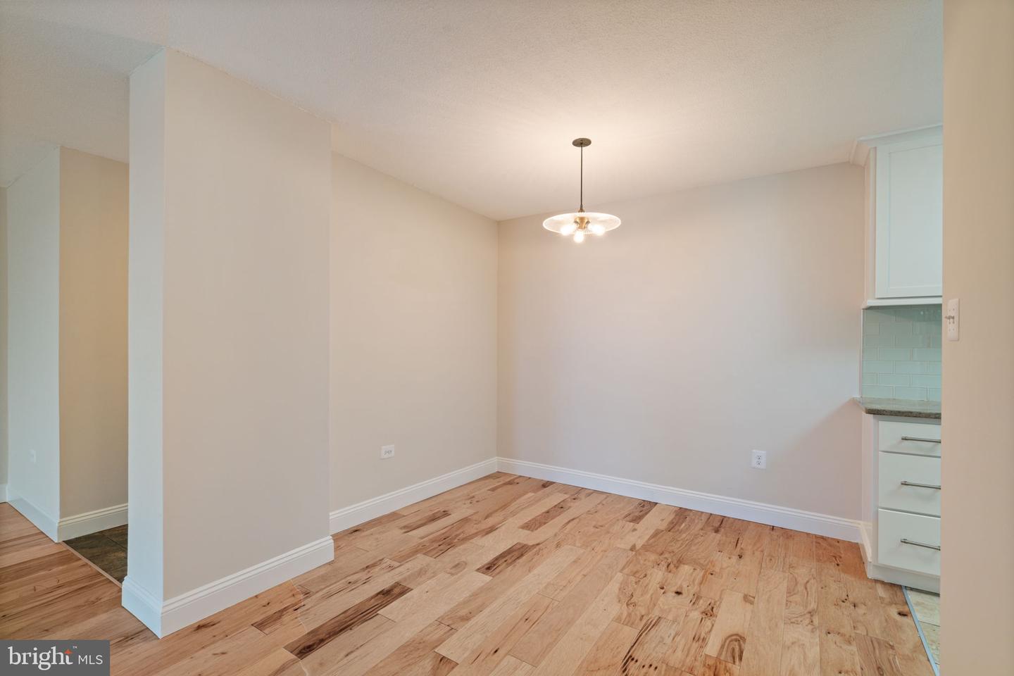 4600 S FOUR MILE RUN DR #927, ARLINGTON, Virginia 22204, 2 Bedrooms Bedrooms, ,1 BathroomBathrooms,Residential,For sale,4600 S FOUR MILE RUN DR #927,VAAR2068788 MLS # VAAR2068788
