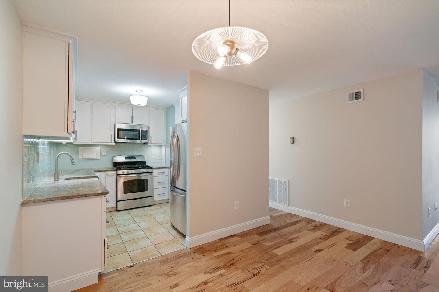 4600 S FOUR MILE RUN DR #927, ARLINGTON, Virginia 22204, 2 Bedrooms Bedrooms, ,1 BathroomBathrooms,Residential,For sale,4600 S FOUR MILE RUN DR #927,VAAR2068788 MLS # VAAR2068788