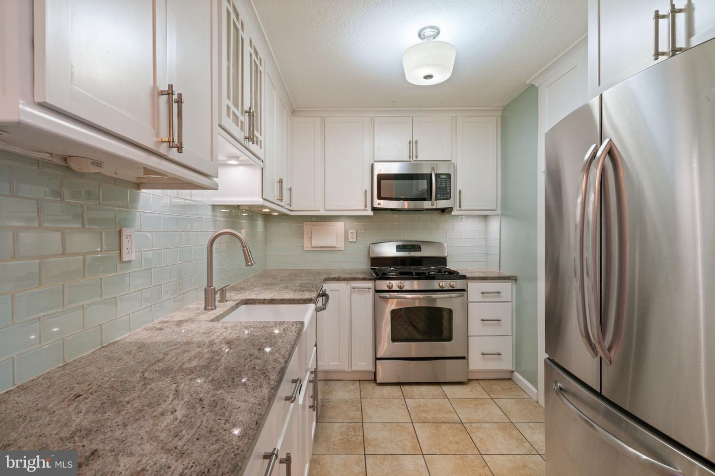 4600 S FOUR MILE RUN DR #927, ARLINGTON, Virginia 22204, 2 Bedrooms Bedrooms, ,1 BathroomBathrooms,Residential,For sale,4600 S FOUR MILE RUN DR #927,VAAR2068788 MLS # VAAR2068788