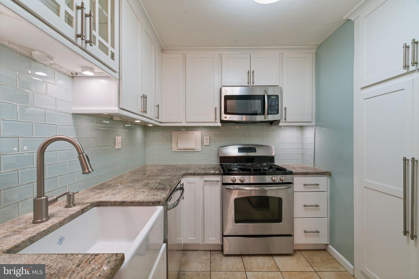 4600 S FOUR MILE RUN DR #927, ARLINGTON, Virginia 22204, 2 Bedrooms Bedrooms, ,1 BathroomBathrooms,Residential,For sale,4600 S FOUR MILE RUN DR #927,VAAR2068788 MLS # VAAR2068788