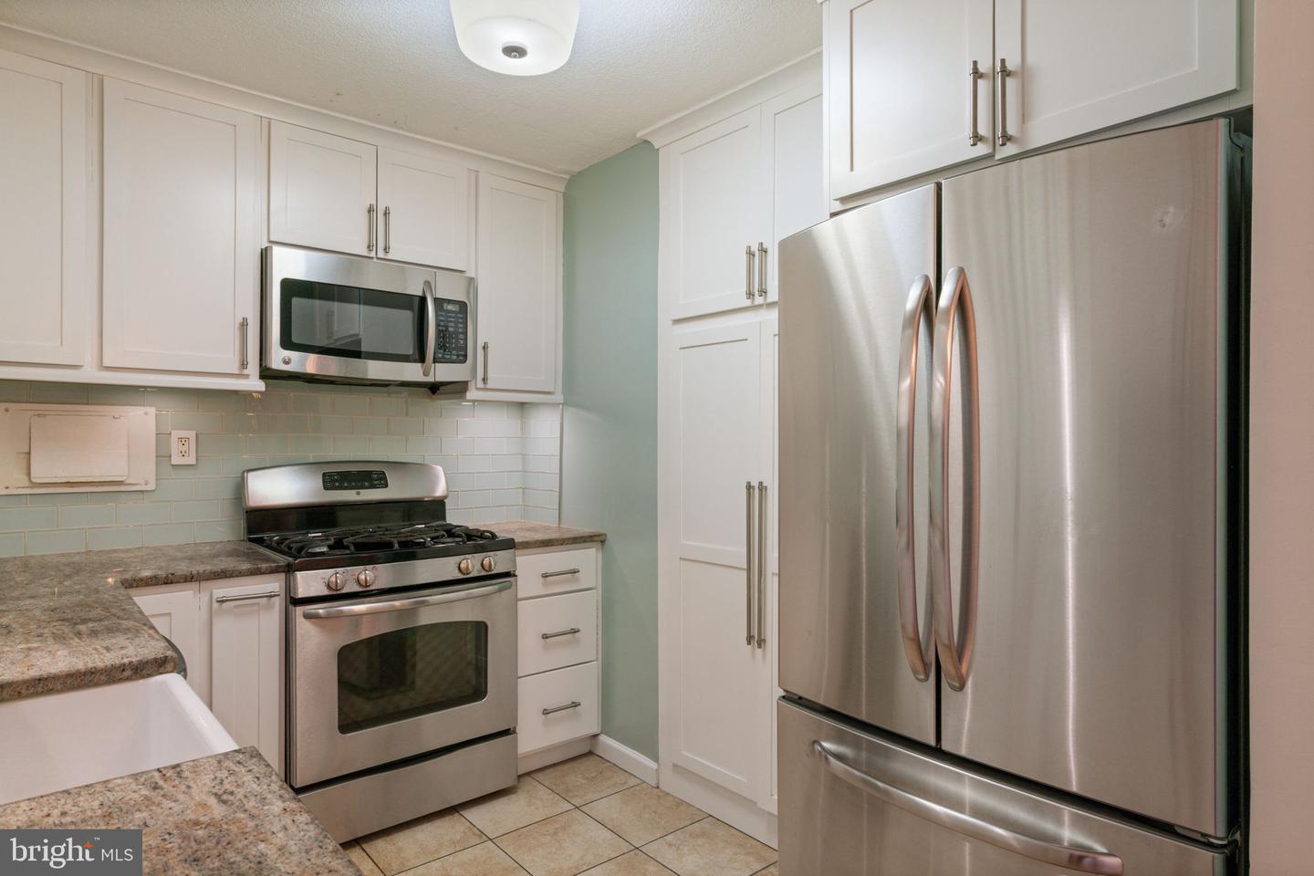 4600 S FOUR MILE RUN DR #927, ARLINGTON, Virginia 22204, 2 Bedrooms Bedrooms, ,1 BathroomBathrooms,Residential,For sale,4600 S FOUR MILE RUN DR #927,VAAR2068788 MLS # VAAR2068788