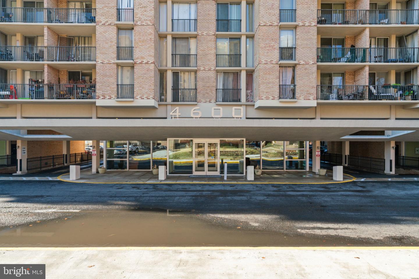 4600 S FOUR MILE RUN DR #927, ARLINGTON, Virginia 22204, 2 Bedrooms Bedrooms, ,1 BathroomBathrooms,Residential,For sale,4600 S FOUR MILE RUN DR #927,VAAR2068788 MLS # VAAR2068788