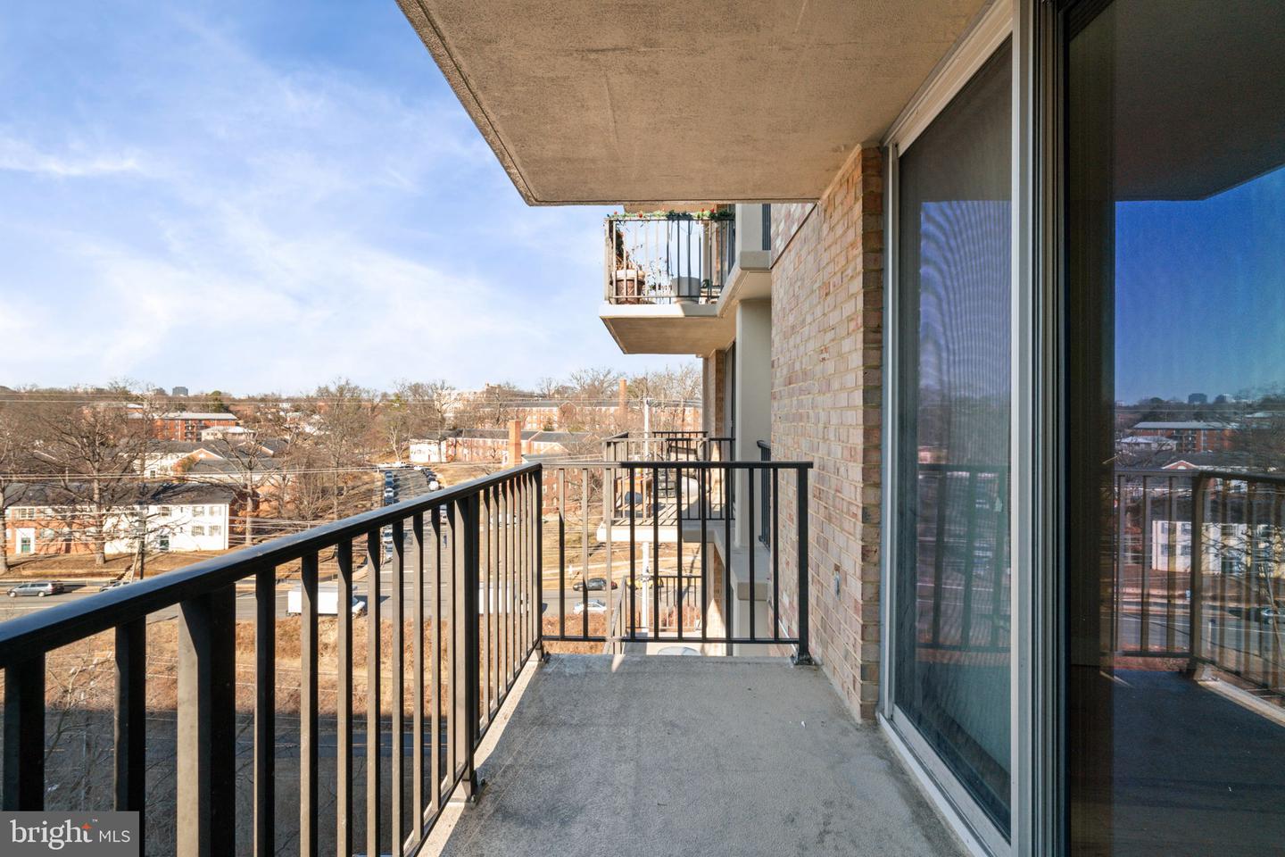 4600 S FOUR MILE RUN DR #927, ARLINGTON, Virginia 22204, 2 Bedrooms Bedrooms, ,1 BathroomBathrooms,Residential,For sale,4600 S FOUR MILE RUN DR #927,VAAR2068788 MLS # VAAR2068788