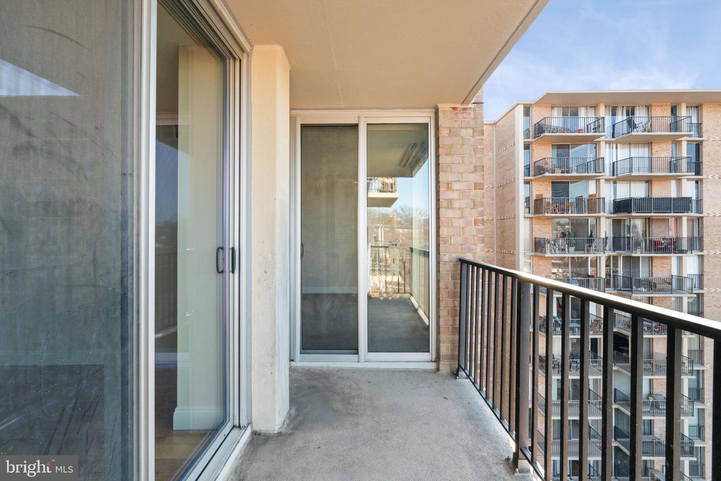 4600 S FOUR MILE RUN DR #927, ARLINGTON, Virginia 22204, 2 Bedrooms Bedrooms, ,1 BathroomBathrooms,Residential,For sale,4600 S FOUR MILE RUN DR #927,VAAR2068788 MLS # VAAR2068788