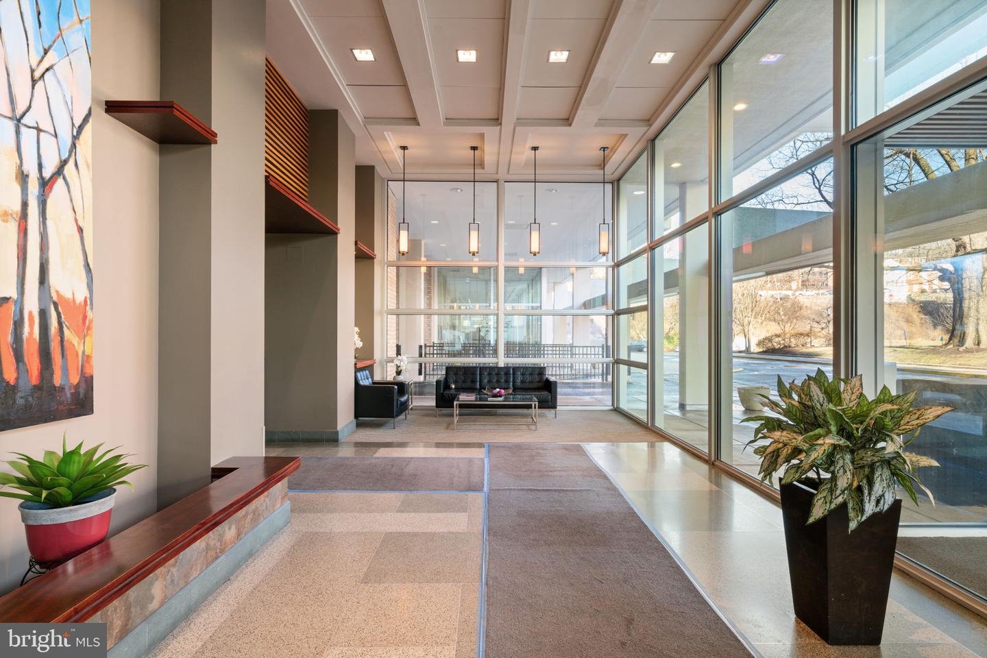 4600 S FOUR MILE RUN DR #927, ARLINGTON, Virginia 22204, 2 Bedrooms Bedrooms, ,1 BathroomBathrooms,Residential,For sale,4600 S FOUR MILE RUN DR #927,VAAR2068788 MLS # VAAR2068788