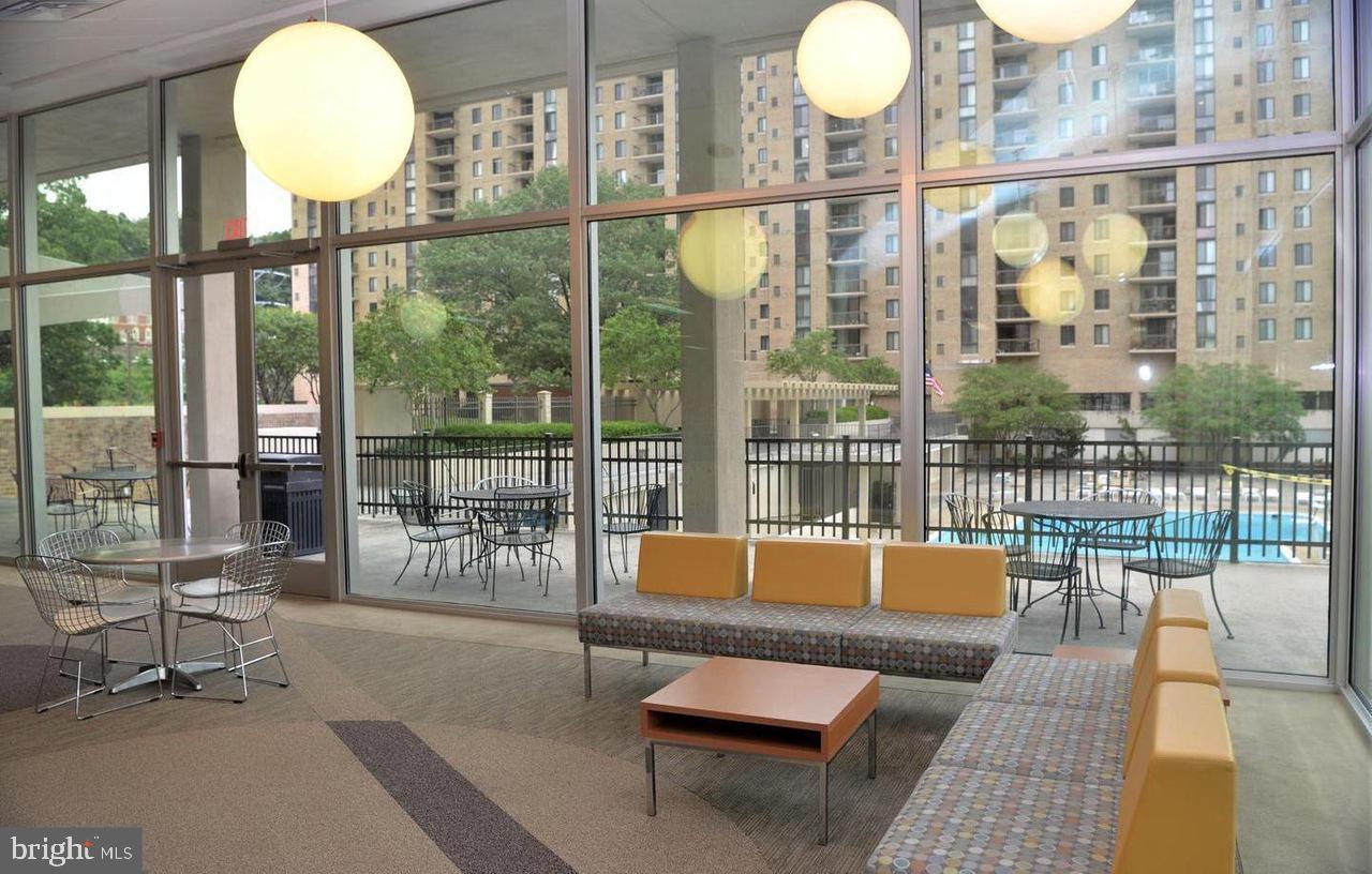 4600 S FOUR MILE RUN DR #927, ARLINGTON, Virginia 22204, 2 Bedrooms Bedrooms, ,1 BathroomBathrooms,Residential,For sale,4600 S FOUR MILE RUN DR #927,VAAR2068788 MLS # VAAR2068788