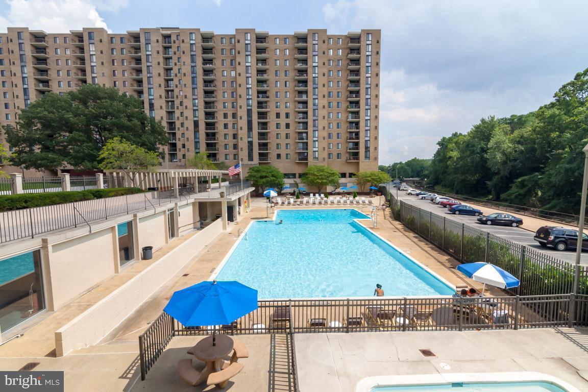 4600 S FOUR MILE RUN DR #927, ARLINGTON, Virginia 22204, 2 Bedrooms Bedrooms, ,1 BathroomBathrooms,Residential,For sale,4600 S FOUR MILE RUN DR #927,VAAR2068788 MLS # VAAR2068788