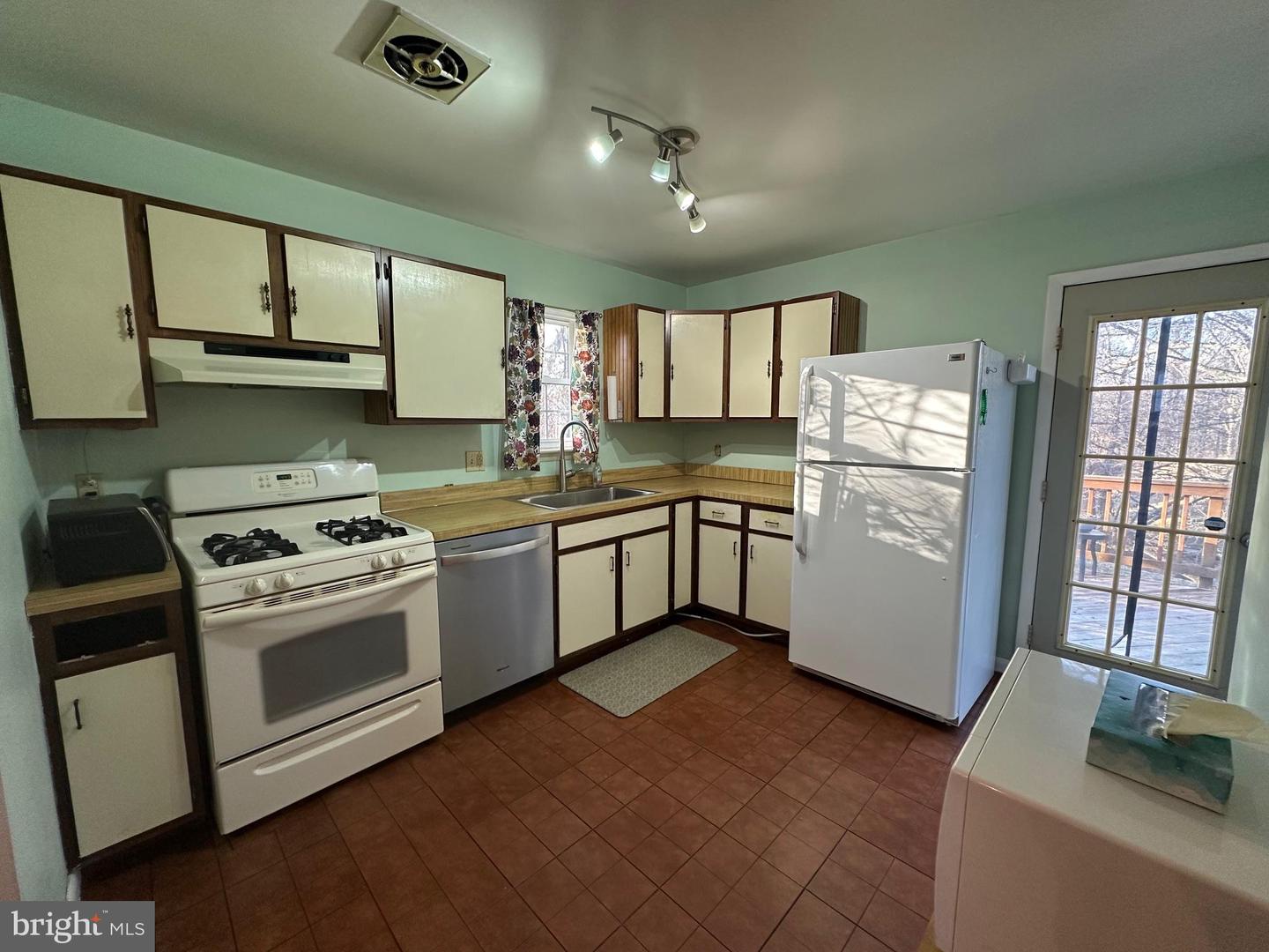 5372 SENECA CT, WOODBRIDGE, Virginia 22193, 4 Bedrooms Bedrooms, ,3 BathroomsBathrooms,Residential,For sale,5372 SENECA CT,VAPW2112864 MLS # VAPW2112864 5372 SENECA CT, WOODBRIDGE, Virginia 22193, 4 Bedrooms Bedrooms, ,3 BathroomsBathrooms,Residential,For sale,5372 SENECA CT,VAPW2112864 MLS # VAPW2112864