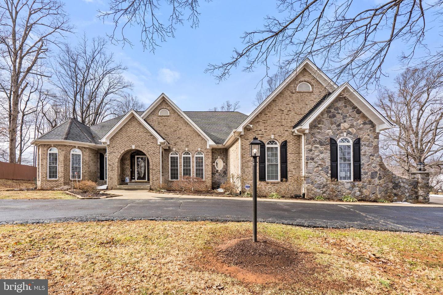 8342 LUNSFORD RD, WARRENTON, Virginia 20187, 3 Bedrooms Bedrooms, 17 Rooms Rooms,4 BathroomsBathrooms,Residential,For sale,8342 LUNSFORD RD,VAFQ2020640 MLS # VAFQ2020640