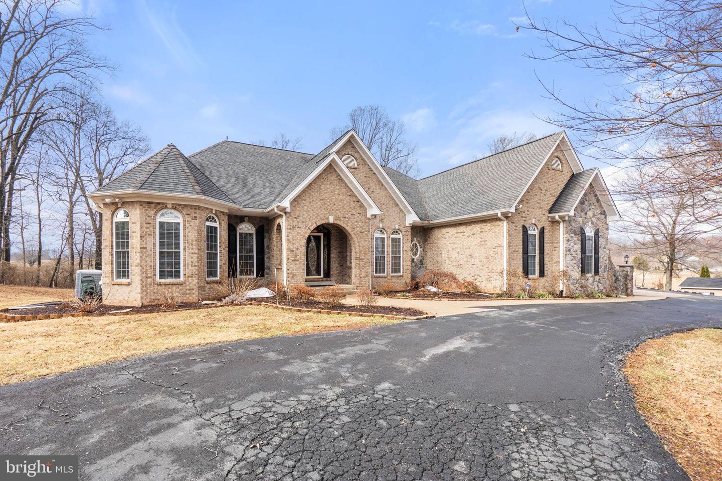 8342 LUNSFORD RD, WARRENTON, Virginia 20187, 3 Bedrooms Bedrooms, 17 Rooms Rooms,4 BathroomsBathrooms,Residential,For sale,8342 LUNSFORD RD,VAFQ2020640 MLS # VAFQ2020640