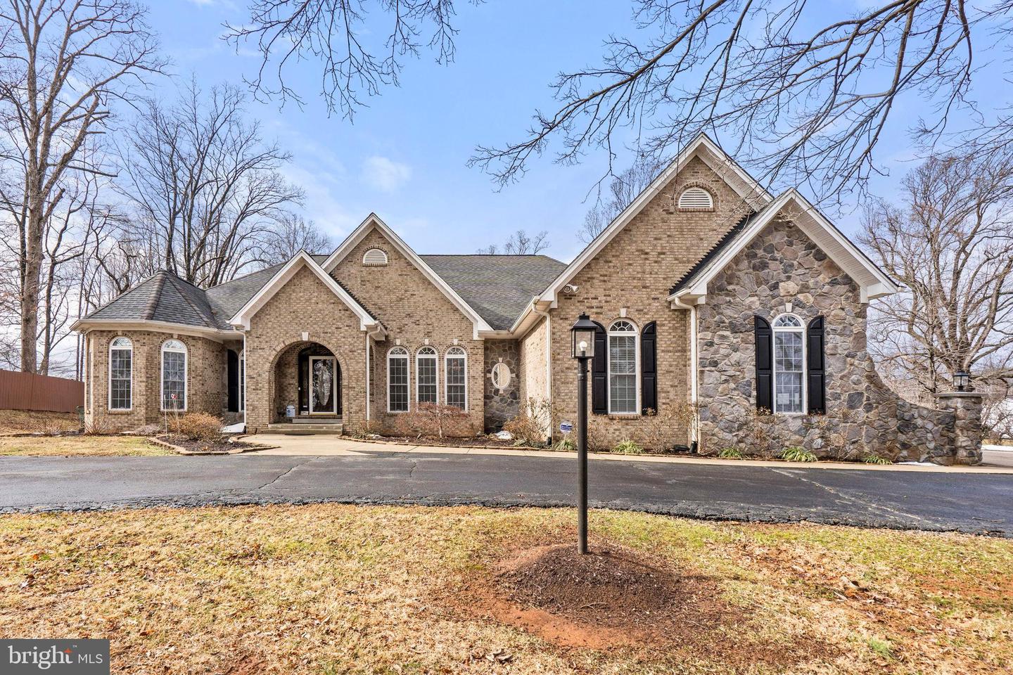 8342 LUNSFORD RD, WARRENTON, Virginia 20187, 3 Bedrooms Bedrooms, 17 Rooms Rooms,4 BathroomsBathrooms,Residential,For sale,8342 LUNSFORD RD,VAFQ2020640 MLS # VAFQ2020640