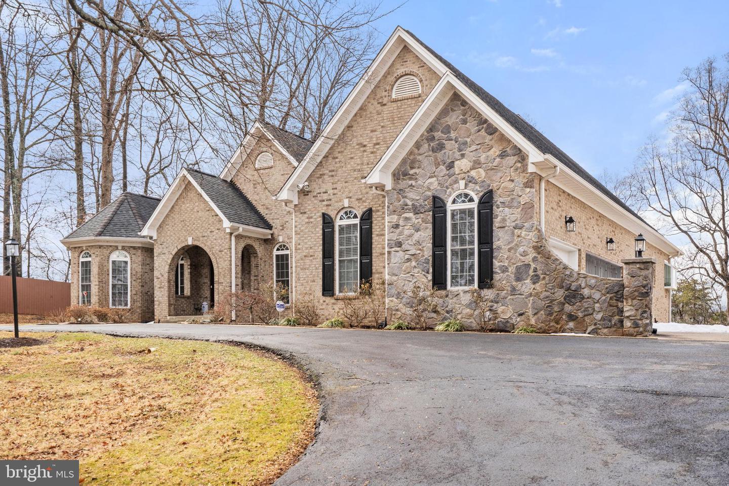 8342 LUNSFORD RD, WARRENTON, Virginia 20187, 3 Bedrooms Bedrooms, 17 Rooms Rooms,4 BathroomsBathrooms,Residential,For sale,8342 LUNSFORD RD,VAFQ2020640 MLS # VAFQ2020640