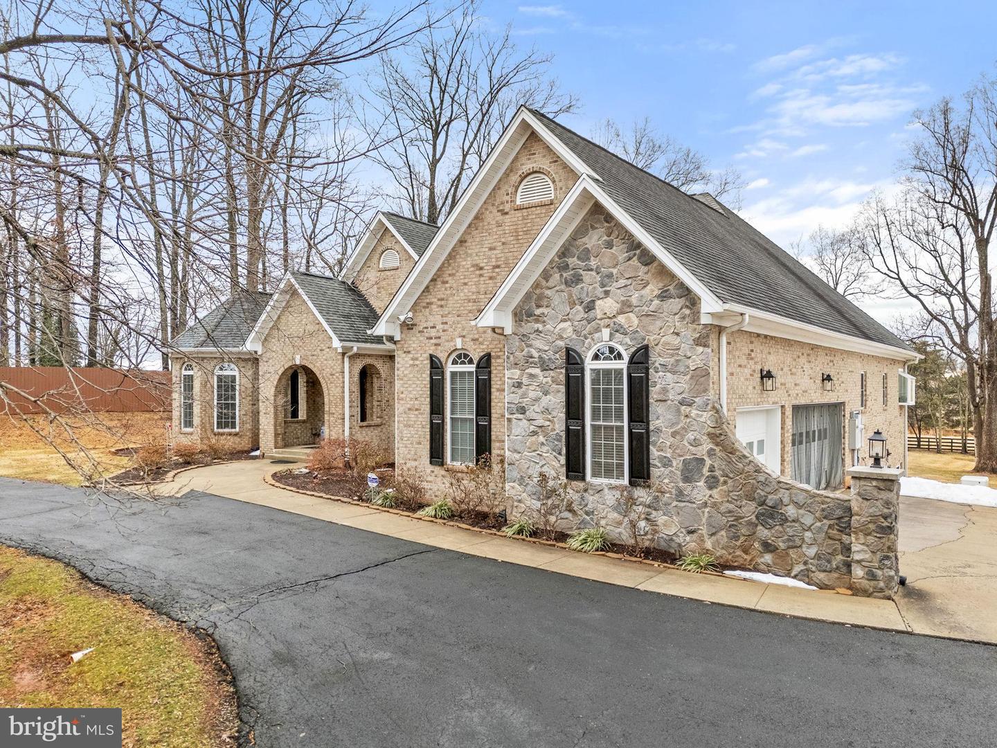 8342 LUNSFORD RD, WARRENTON, Virginia 20187, 3 Bedrooms Bedrooms, 17 Rooms Rooms,4 BathroomsBathrooms,Residential,For sale,8342 LUNSFORD RD,VAFQ2020640 MLS # VAFQ2020640