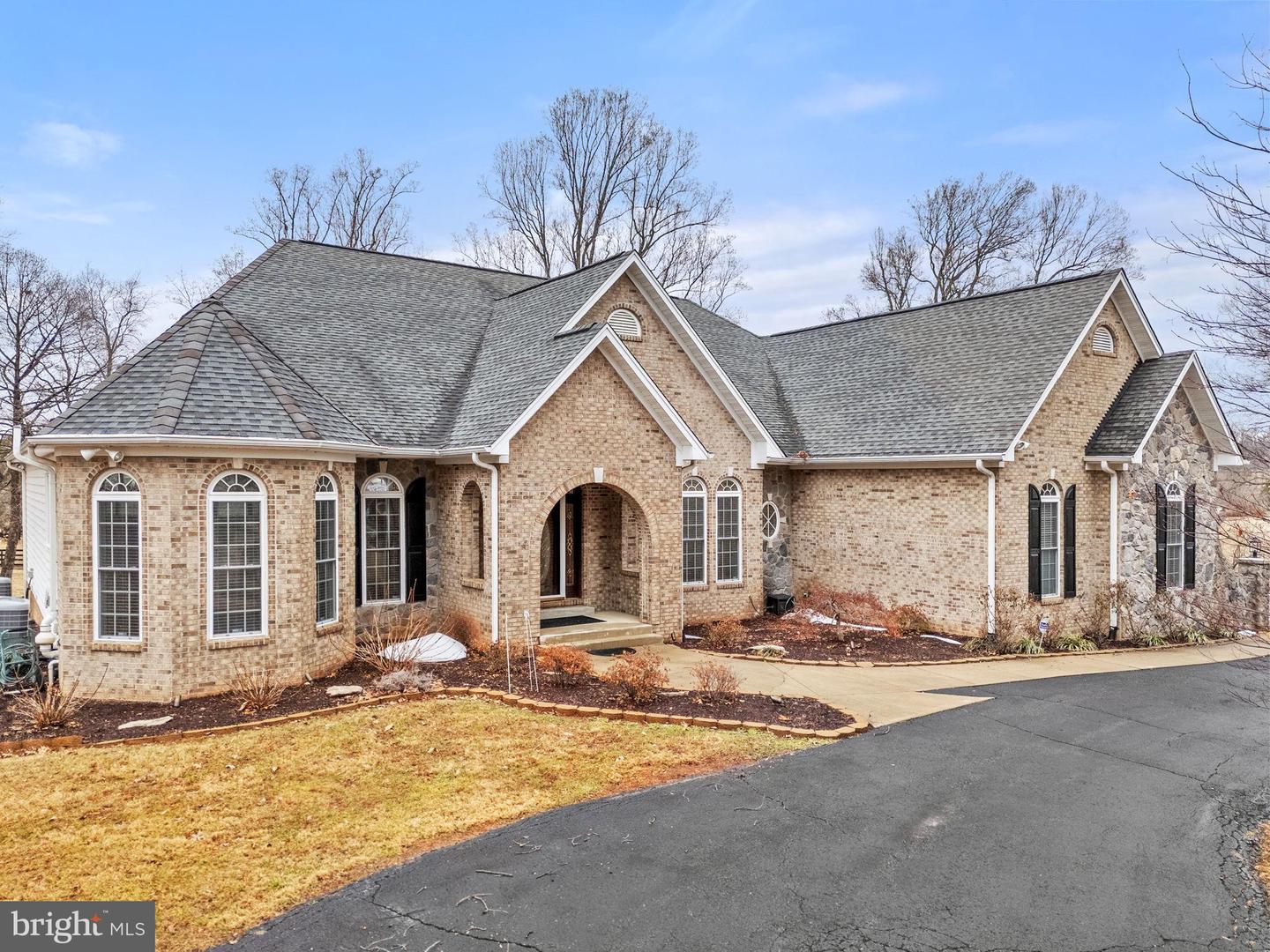 8342 LUNSFORD RD, WARRENTON, Virginia 20187, 3 Bedrooms Bedrooms, 17 Rooms Rooms,4 BathroomsBathrooms,Residential,For sale,8342 LUNSFORD RD,VAFQ2020640 MLS # VAFQ2020640