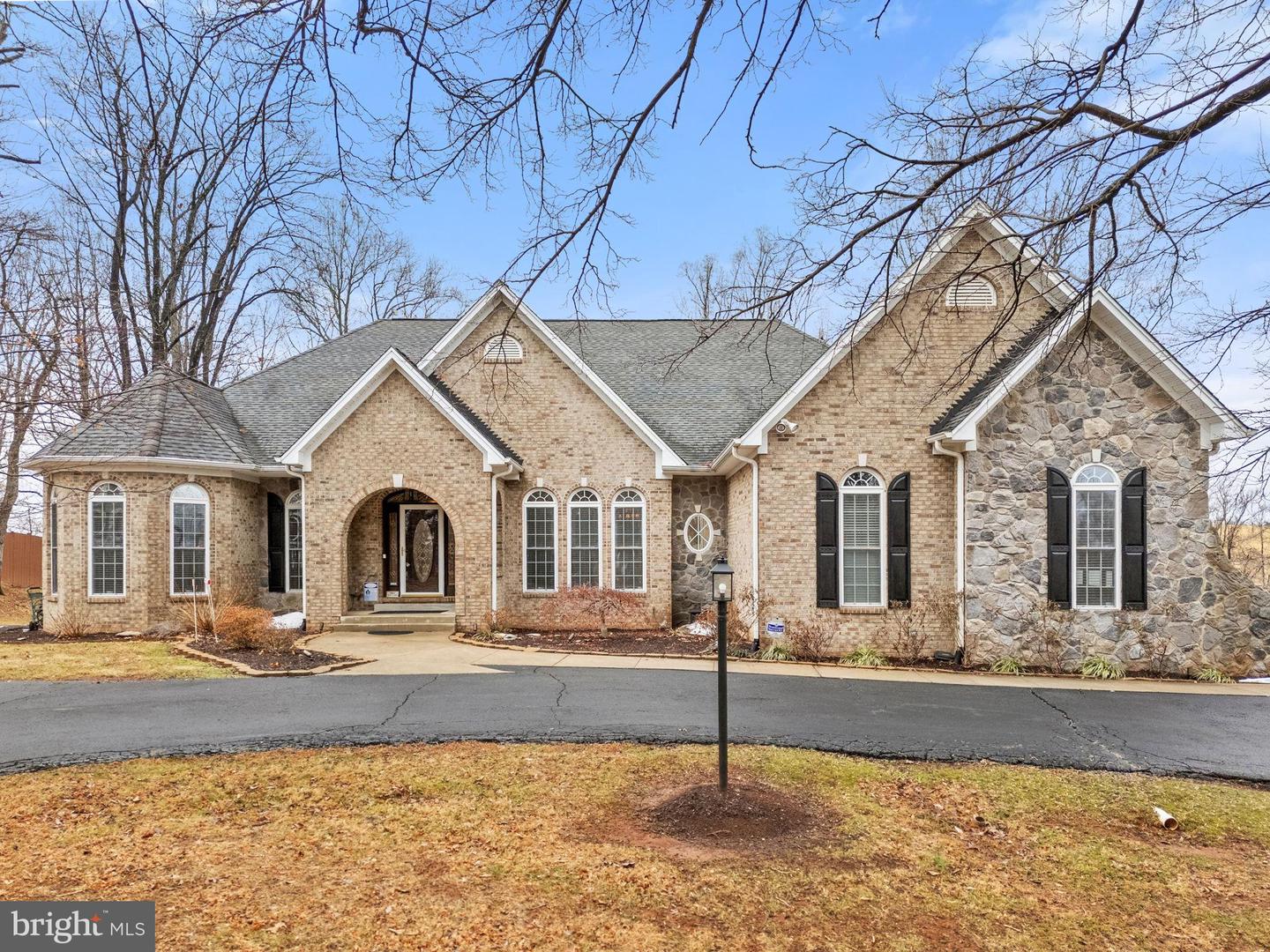 8342 LUNSFORD RD, WARRENTON, Virginia 20187, 3 Bedrooms Bedrooms, 17 Rooms Rooms,4 BathroomsBathrooms,Residential,For sale,8342 LUNSFORD RD,VAFQ2020640 MLS # VAFQ2020640