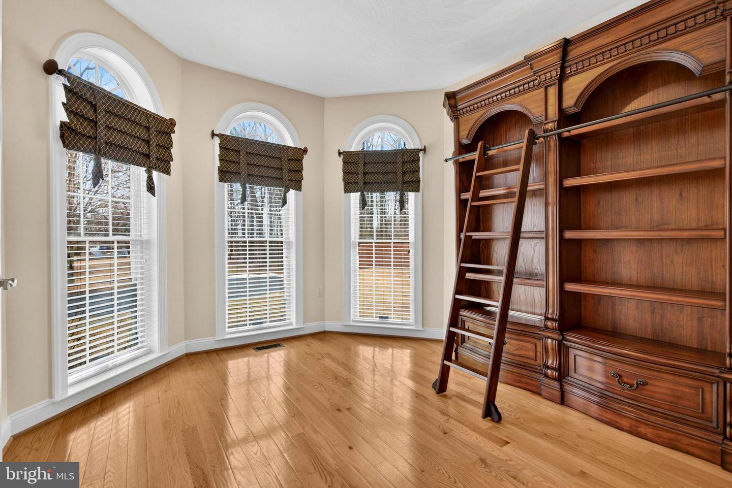 8342 LUNSFORD RD, WARRENTON, Virginia 20187, 3 Bedrooms Bedrooms, 17 Rooms Rooms,4 BathroomsBathrooms,Residential,For sale,8342 LUNSFORD RD,VAFQ2020640 MLS # VAFQ2020640