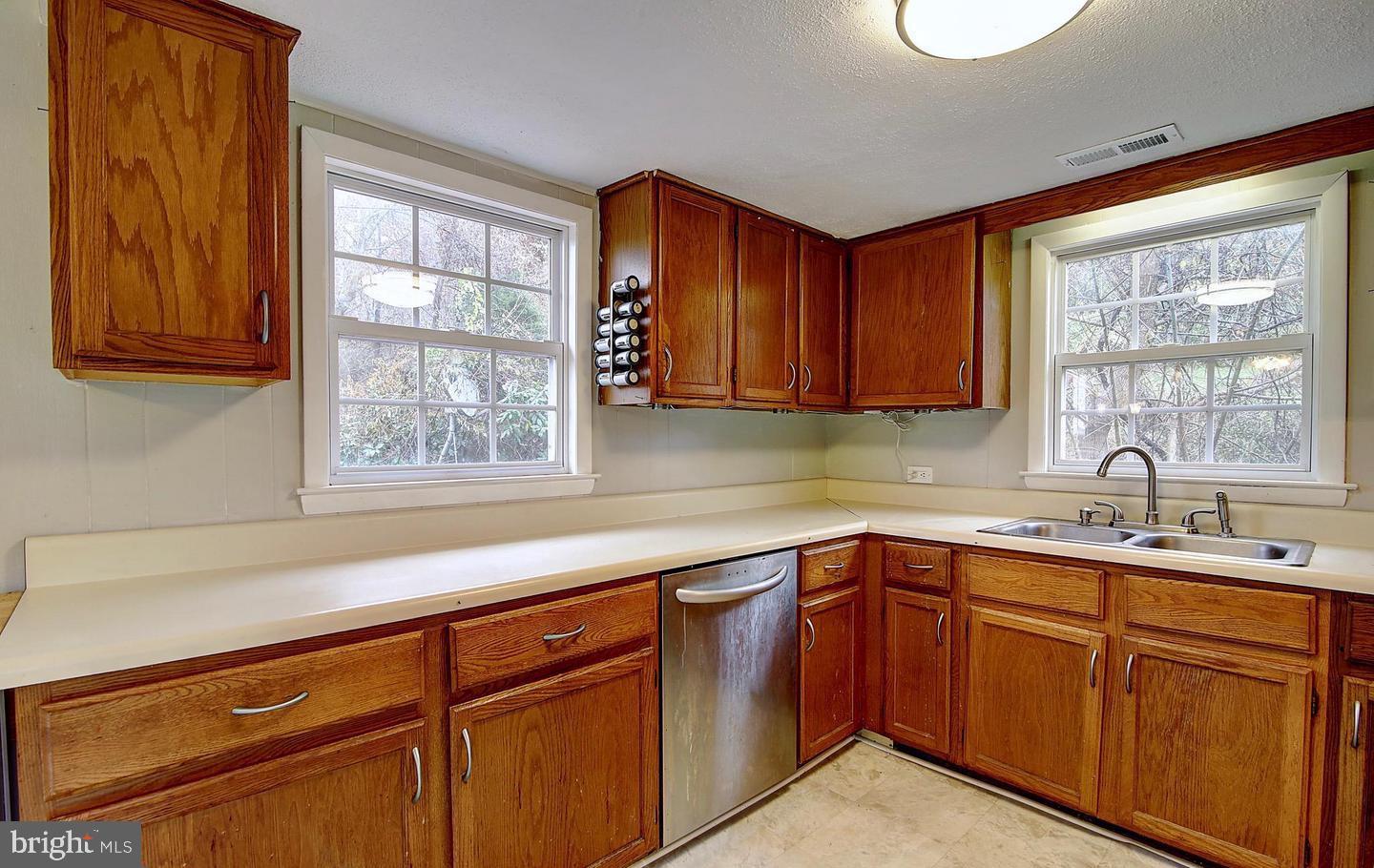 13096 FURNACE MOUNTAIN RD, LOVETTSVILLE, Virginia 20180, 3 Bedrooms Bedrooms, ,1 BathroomBathrooms,Residential,For sale,13096 FURNACE MOUNTAIN RD,VALO2116322 MLS # VALO2116322