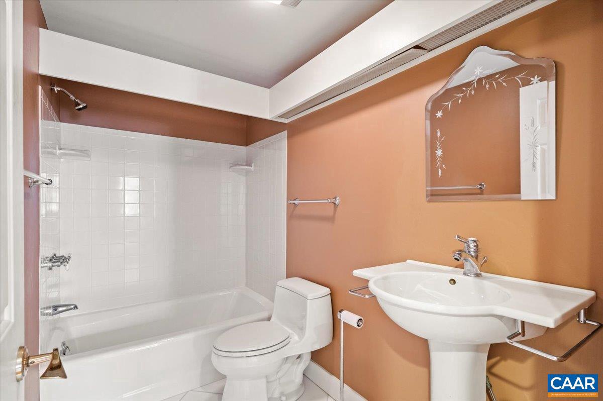 255 E JEFFERSON ST, CHARLOTTESVILLE, Virginia 22902, 3 Bedrooms Bedrooms, ,2 BathroomsBathrooms,Residential,For sale,255 E JEFFERSON ST,673469 MLS # 673469 255 E JEFFERSON ST, CHARLOTTESVILLE, Virginia 22902, 3 Bedrooms Bedrooms, ,2 BathroomsBathrooms,Residential,For sale,255 E JEFFERSON ST,673469 MLS # 673469