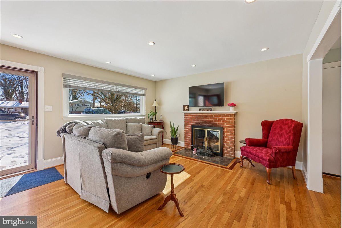 6816 MAYO CT, SPRINGFIELD, Virginia 22150, 4 Bedrooms Bedrooms, ,2 BathroomsBathrooms,Residential,For sale,6816 MAYO CT,VAFX2287862 MLS # VAFX2287862