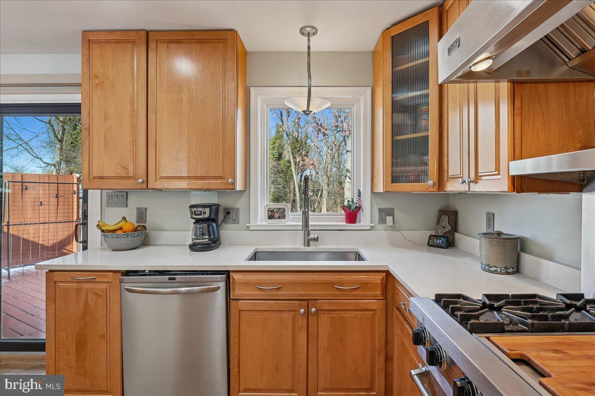 6816 MAYO CT, SPRINGFIELD, Virginia 22150, 4 Bedrooms Bedrooms, ,2 BathroomsBathrooms,Residential,For sale,6816 MAYO CT,VAFX2287862 MLS # VAFX2287862