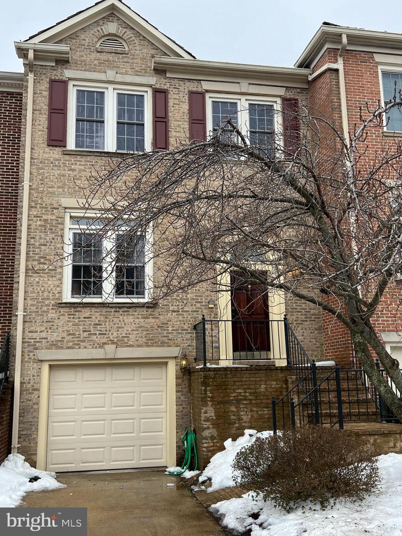 3935 BARCROFT MEWS CT, FALLS CHURCH, Virginia 22041, 3 Bedrooms Bedrooms, ,3 BathroomsBathrooms,Residential,For sale,3935 BARCROFT MEWS CT,VAFX2291236 MLS # VAFX2291236