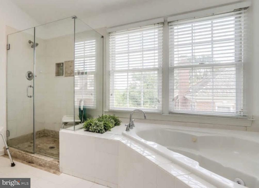 3935 BARCROFT MEWS CT, FALLS CHURCH, Virginia 22041, 3 Bedrooms Bedrooms, ,3 BathroomsBathrooms,Residential,For sale,3935 BARCROFT MEWS CT,VAFX2291236 MLS # VAFX2291236